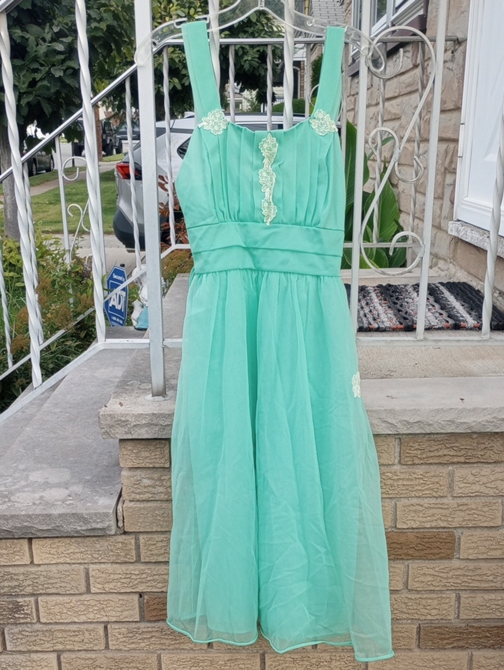 Rogers Green Pleated Nylon Summer Vtg Nightgown, Creamy White Flowers, Small?